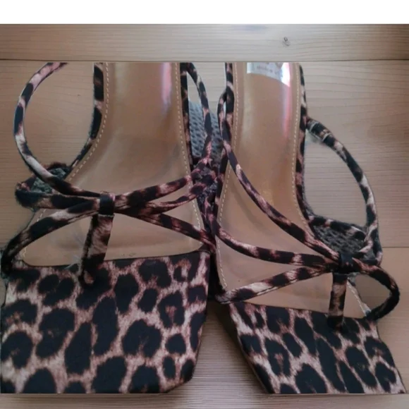 DV by Dolce Vita Animal Print Strappy Heels Size 9 New Never Worn - Picture 10 of 12